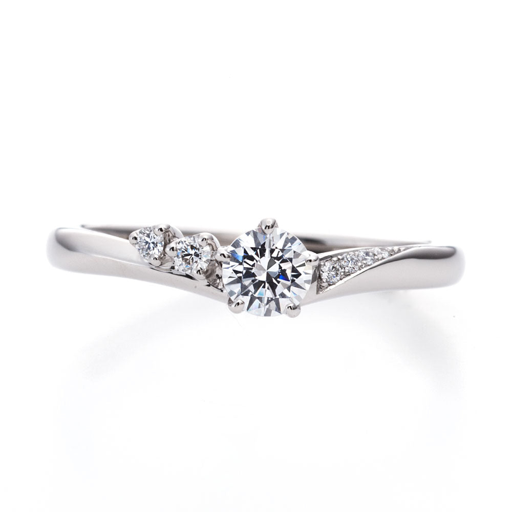"AGLOBE JAPAN's ironoha bridal ring with lab-grown diamond in wave design.
Platinum900 engagement ring with Japanesestyle,Standard and simple texture.
"