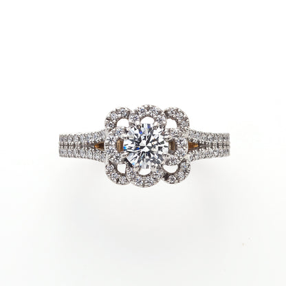 "AGLOBE JAPAN's ECTURO bridal ring with lab-grown diamond in straight design.
Platinum900 engagement ring with antique and luxurytexture."
