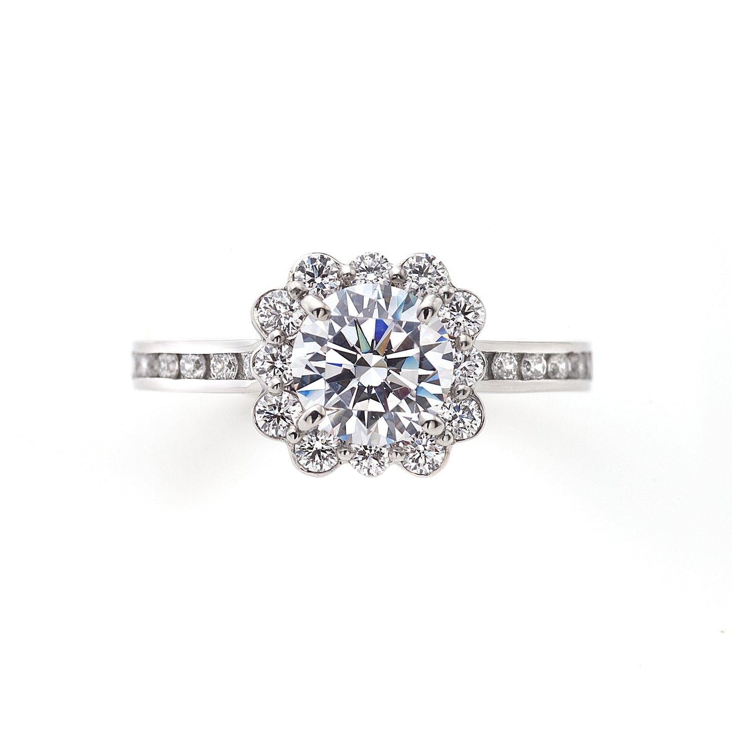 "AGLOBE JAPAN's ECTURO bridal ring with lab-grown diamond in straight design.
Platinum900 engagement ring with antique and luxurytexture."