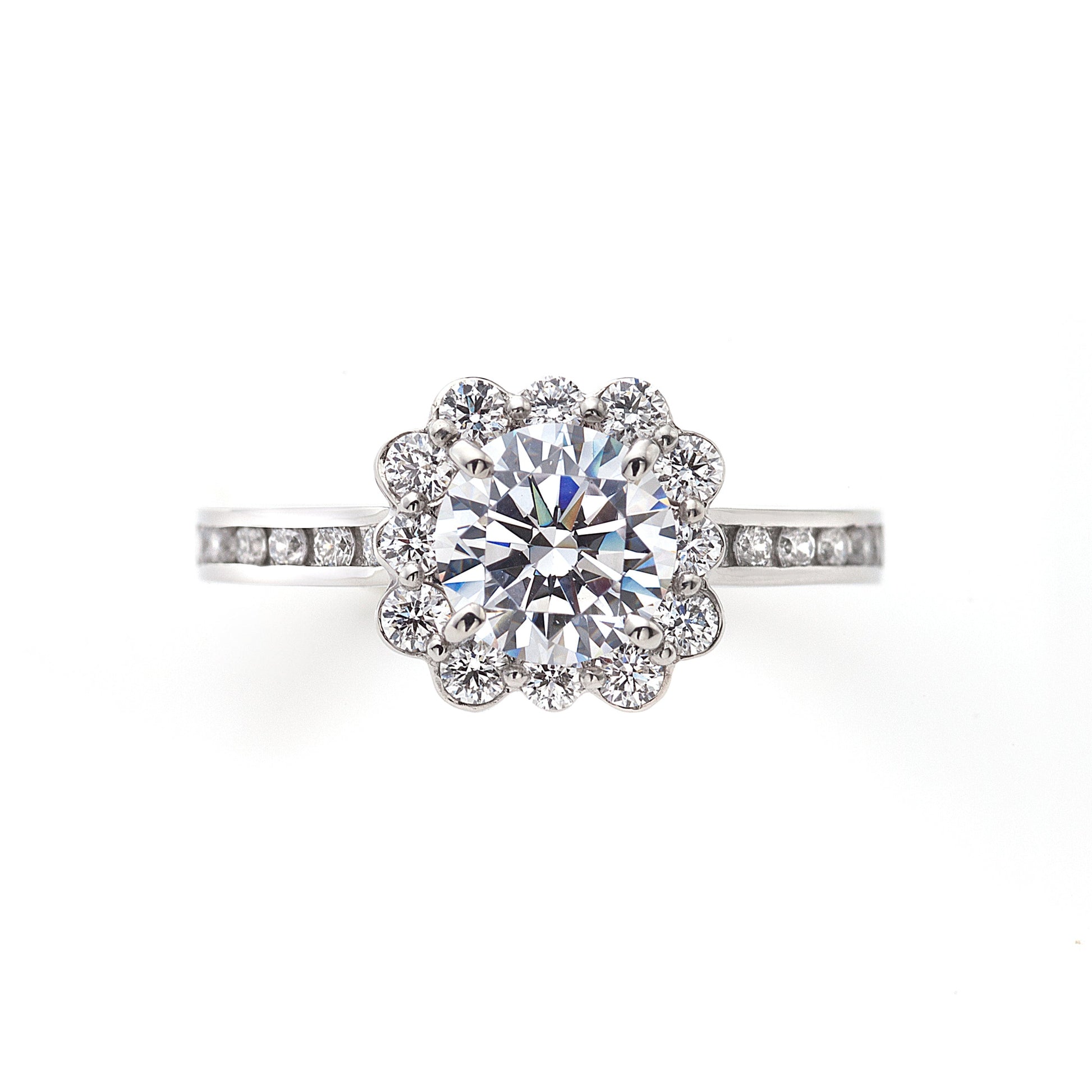 "AGLOBE JAPAN's ECTURO bridal ring with lab-grown diamond in straight design.
Platinum900 engagement ring with antique and luxurytexture."