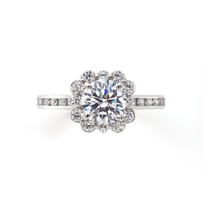 "AGLOBE JAPAN's ECTURO bridal ring with lab-grown diamond in straight design.
Platinum900 engagement ring with antique and luxurytexture."