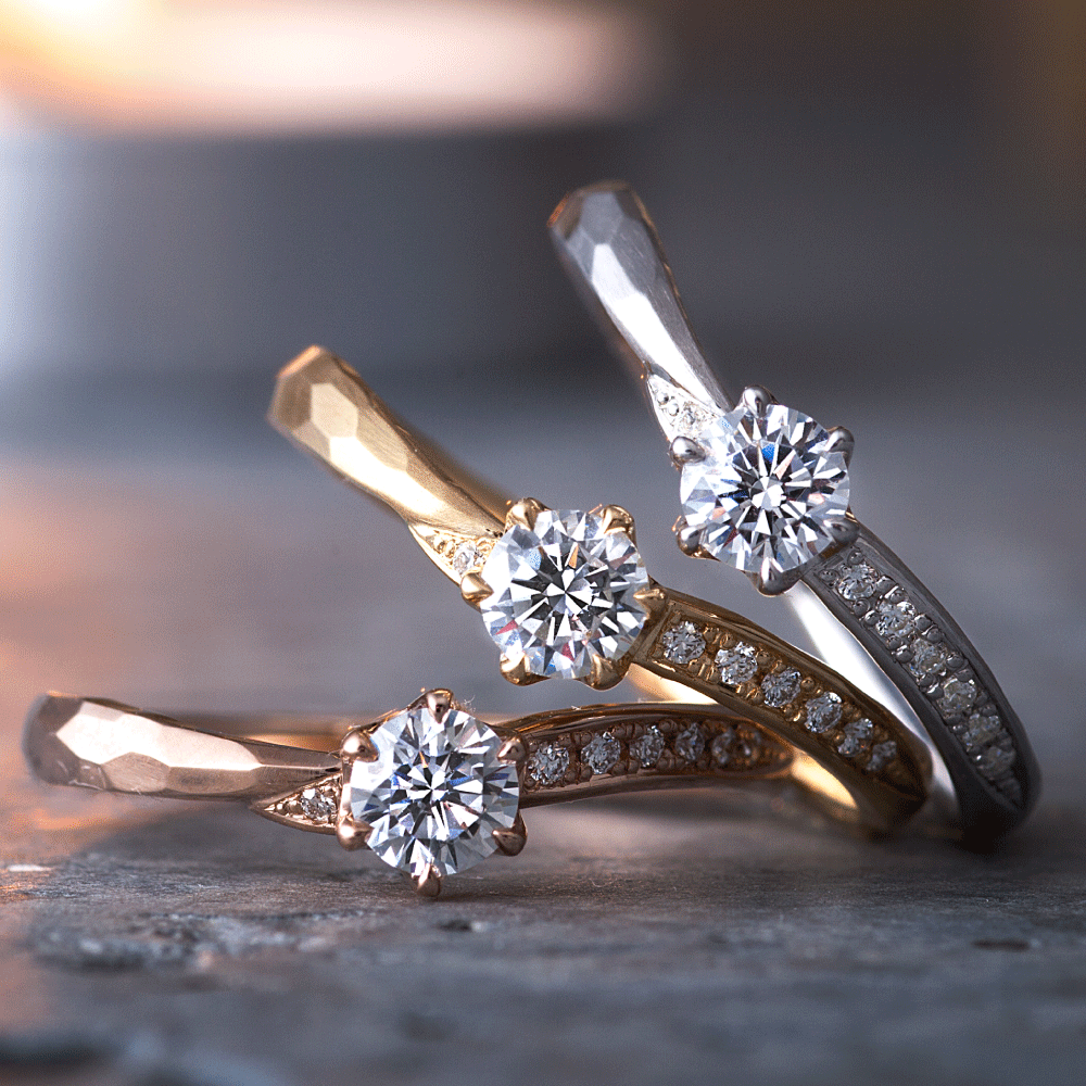 "AGLOBE JAPAN's neuspur bridal ring with lab-grown diamond in Wave design.
K18 White Gold , K18 pink gold（rose gold）and K18 Yellow Gold engagement ring with casual and unique texture.
Shape processing is applied to the ring surface.
"