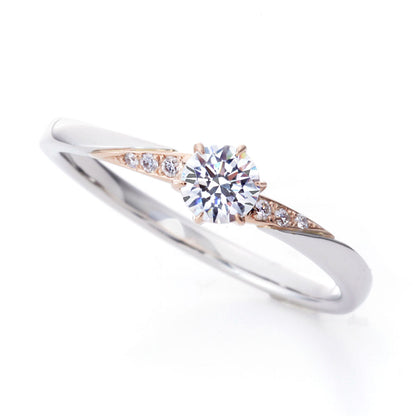 "AGLOBE JAPAN's Amour Amulet bridal ring with lab-grown diamond in wave design.
Combination engagement ring with antique  and European texture.
Combination engagement ring in platinum and K18 pink gold（rose gold）."