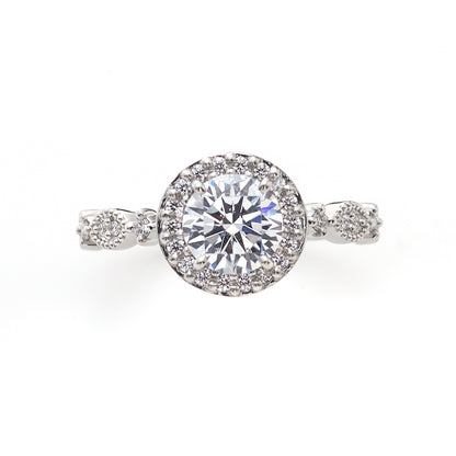 "AGLOBE JAPAN's ECTURO bridal ring with lab-grown diamond in straight design.
Platinum900 engagement ring with antique and luxurytexture."