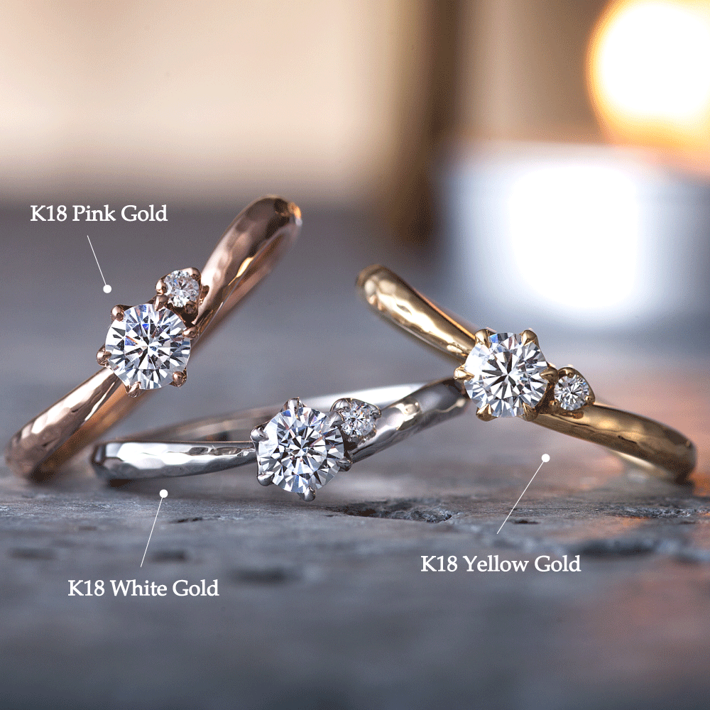 "AGLOBE JAPAN's neuspur bridal ring with lab-grown diamond in V-shape design.
K18 White Gold , K18 pink gold（rose gold）and K18 Yellow Gold engagement ring with casual and unique texture.
Shape processing is applied to the ring surface.
"