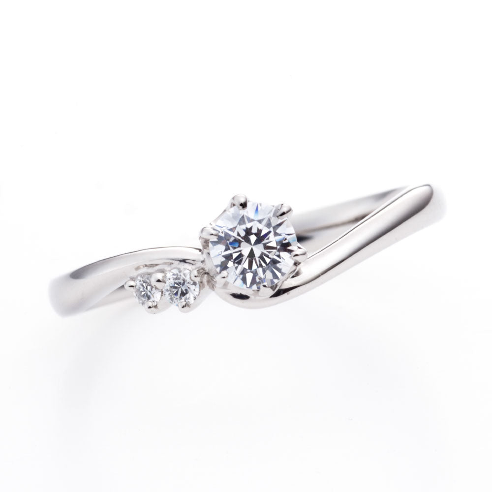 "AGLOBE JAPAN's ironoha bridal ring with lab-grown diamond in V-shape design.
Platinum900 engagement ring with Japanesestyle,Standard and simple texture.
"