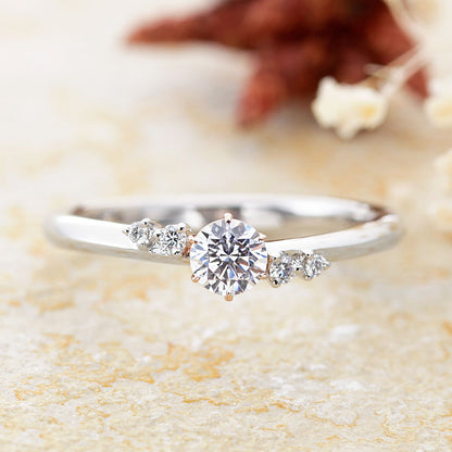 "AGLOBE JAPAN's Amour Amulet bridal ring with lab-grown diamond in wave design.
Combination engagement ring with antique  and European texture.
Combination engagement ring in platinum and K18 pink gold（rose gold）."