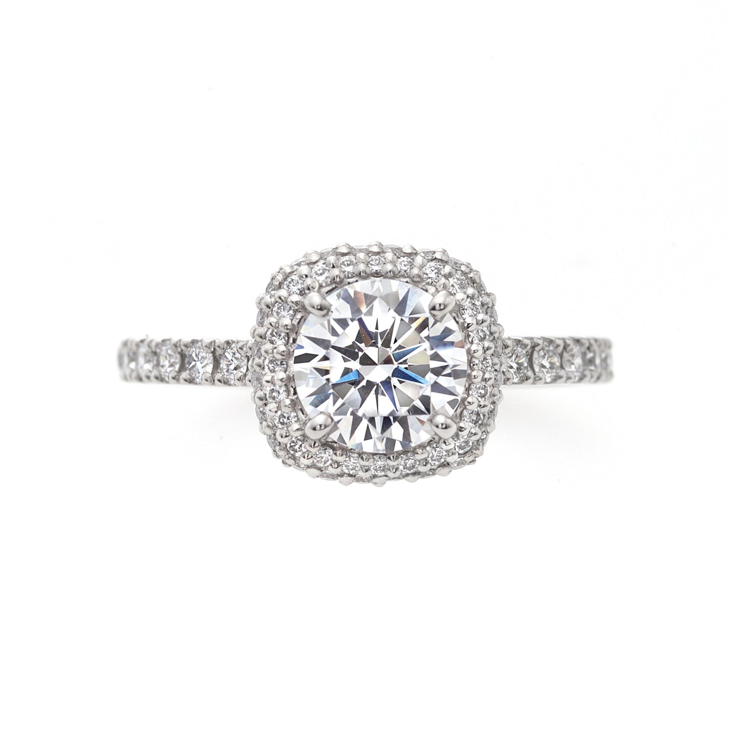"AGLOBE JAPAN's ECTURO bridal ring with lab-grown diamond in straight design.
Platinum900 engagement ring with antique and luxurytexture."