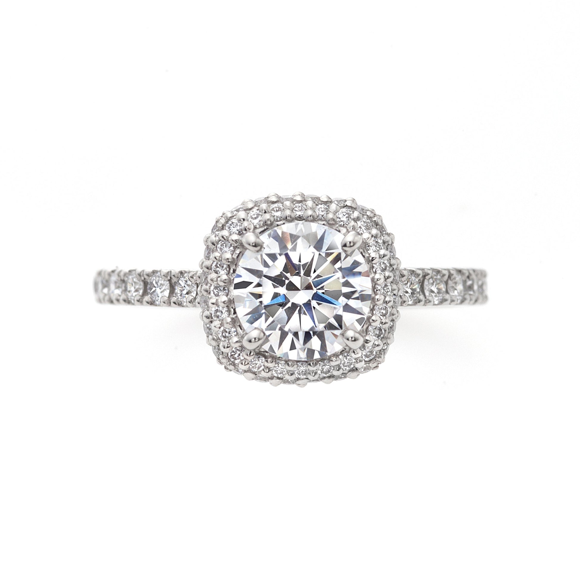 "AGLOBE JAPAN's ECTURO bridal ring with lab-grown diamond in straight design.
Platinum900 engagement ring with antique and luxurytexture."