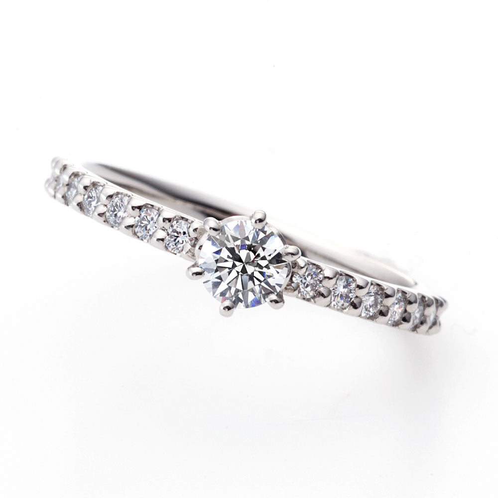 "AGLOBE JAPAN's ironoha bridal ring with lab-grown diamond in Straight design.
Platinum900 engagement ring with Japanesestyle,Standard and simple texture.
Straight type diamond eternity ring"