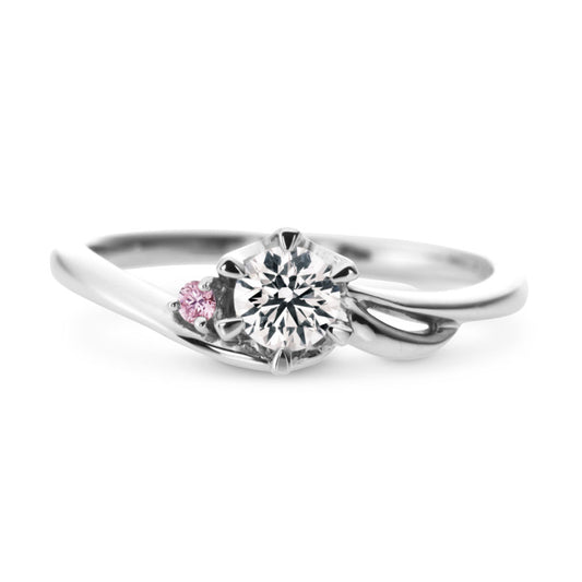 "AGLOBE JAPAN's milk and strawberry bridal ring with lab-grown diamond in Wave design.
Platinum900 engagement ring with cute,simple and standard texture.
Natural and rare pink diamond set in wedding ring."