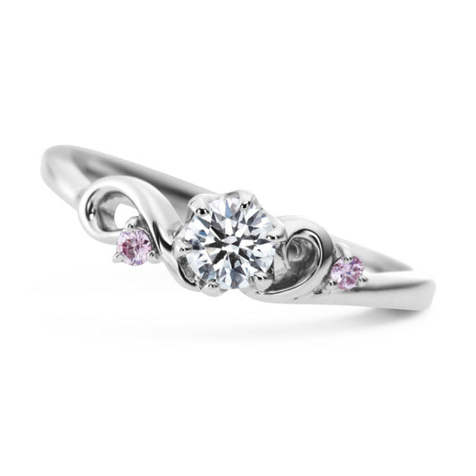 "AGLOBE JAPAN's milk and strawberry bridal ring with lab-grown diamond in Wave design.
Platinum900 engagement ring with cute,simple and standard texture.
Natural and rare pink diamond set in wedding ring."