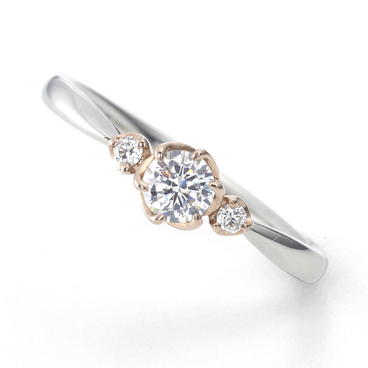 "AGLOBE JAPAN's milk and strawberry bridal ring with lab-grown diamond in Straight design.
Platinum900 engagement ring with cute,simple and standard texture."