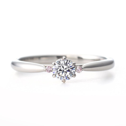 "AGLOBE JAPAN's milk and strawberry bridal ring with lab-grown diamond in Straight design.
Platinum900 engagement ring with cute,simple and standard texture.
Natural and rare pink diamond set in wedding ring."