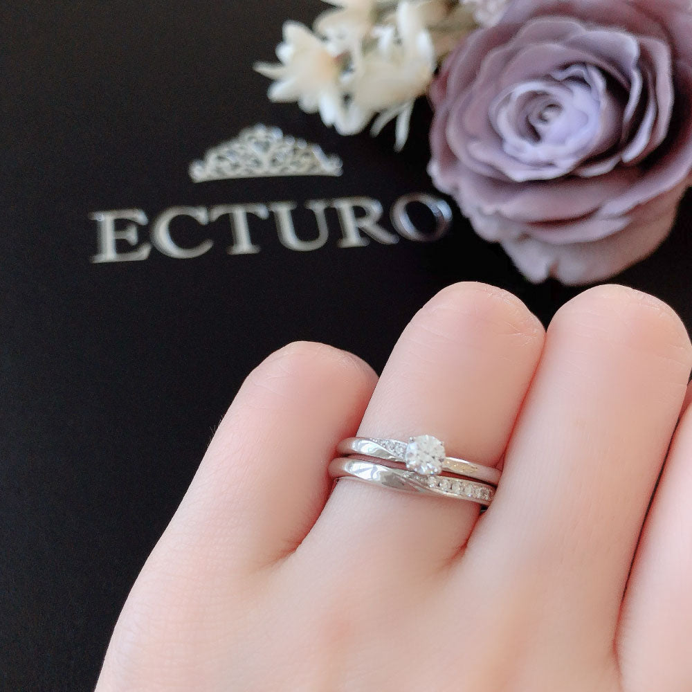 Lab-grown diamond engagement ring and wedding band （wedding ring）worn together