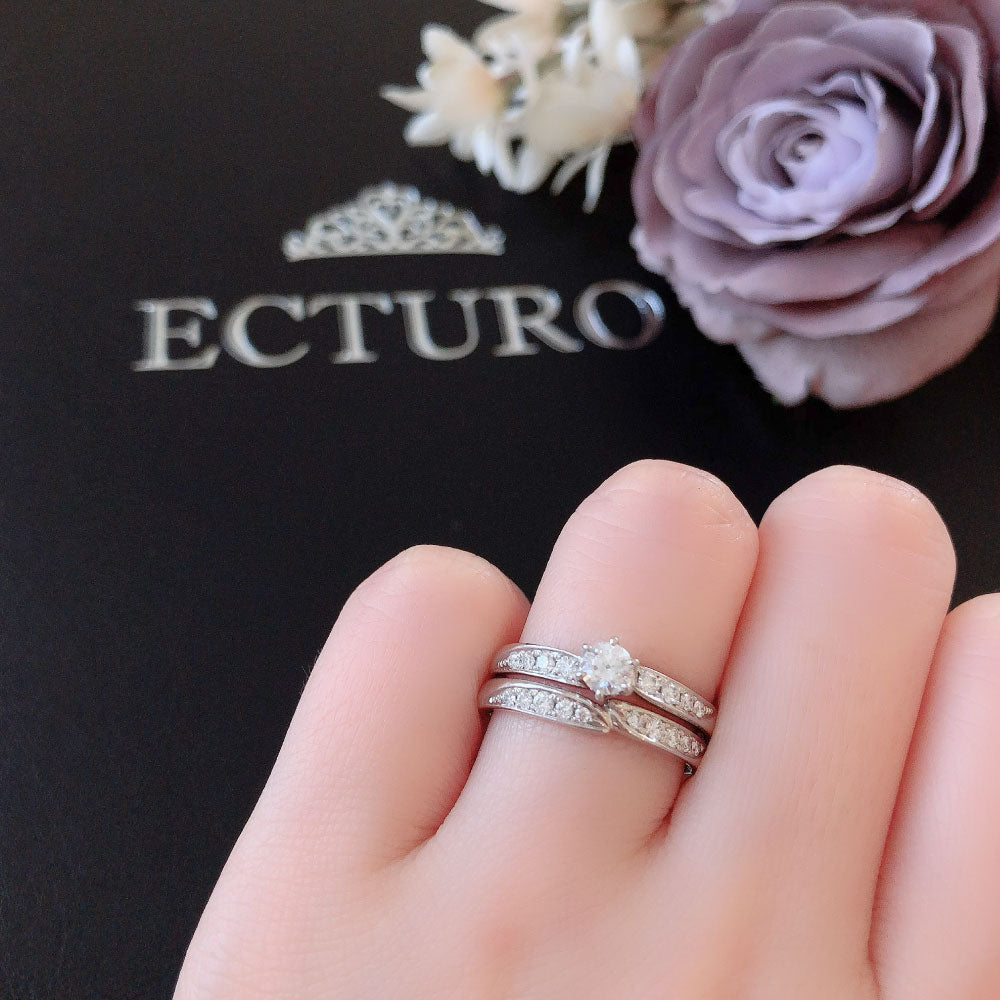 Lab-grown diamond engagement ring and wedding band （wedding ring）worn together