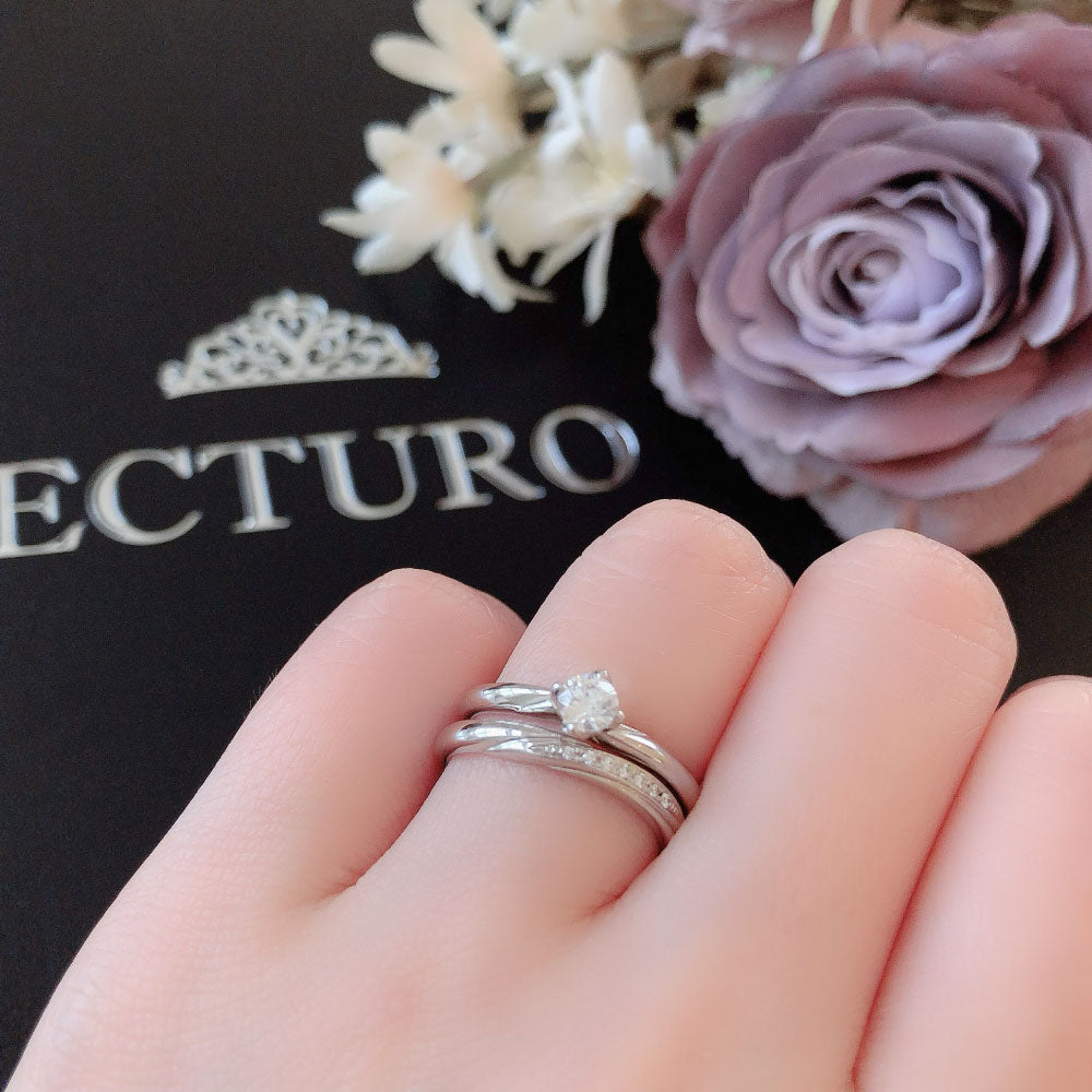 Lab-grown diamond engagement ring and wedding band （wedding ring）worn together