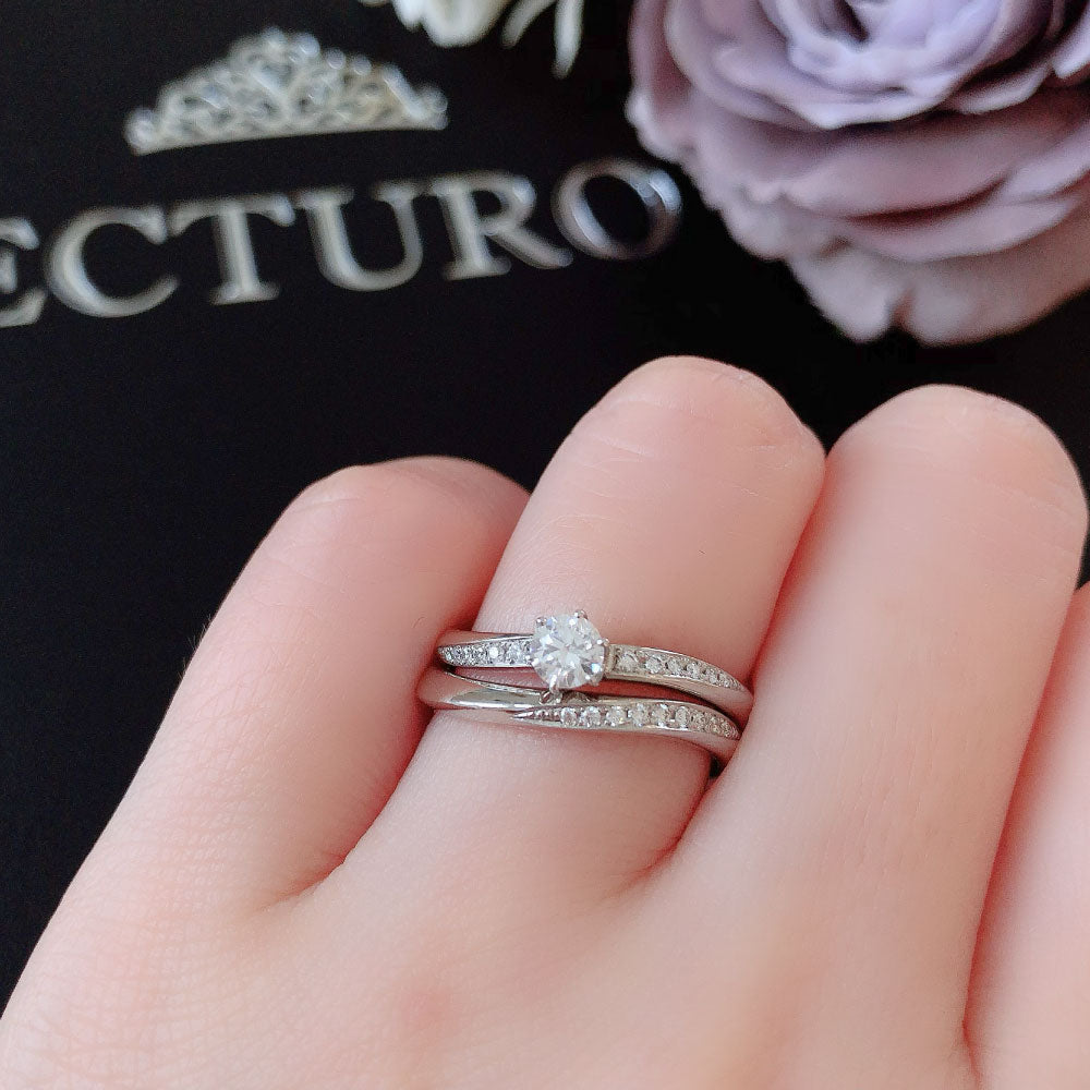 Lab-grown diamond engagement ring and wedding band （wedding ring）worn together