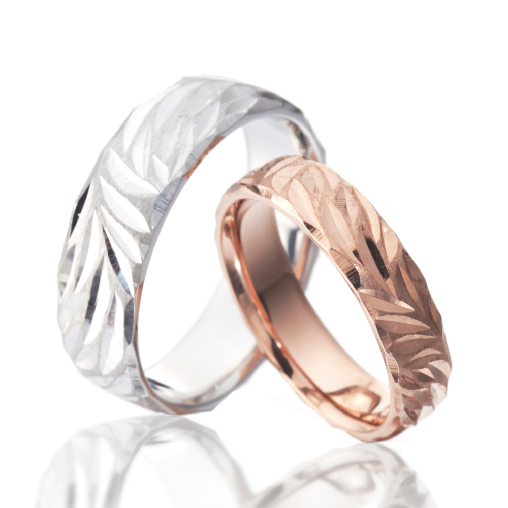 Hawaiian gold wedding band with KANALOA engraving finish.