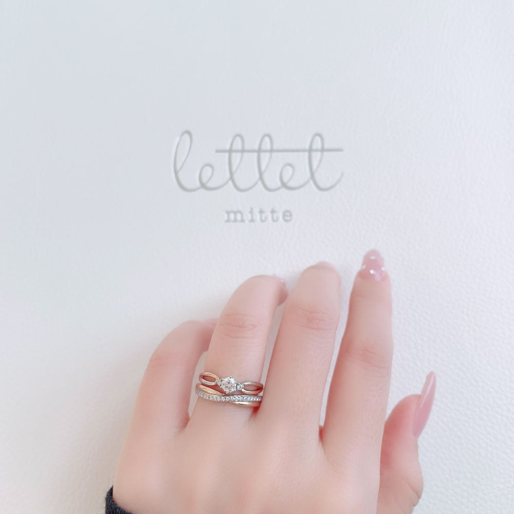Lab-grown diamond engagement ring and wedding band （wedding ring）worn together