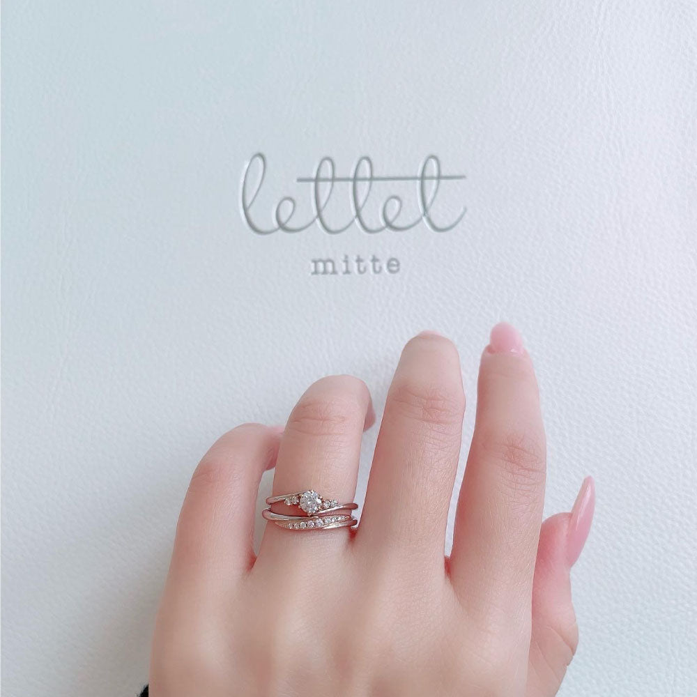 Lab-grown diamond engagement ring and wedding band （wedding ring）worn together