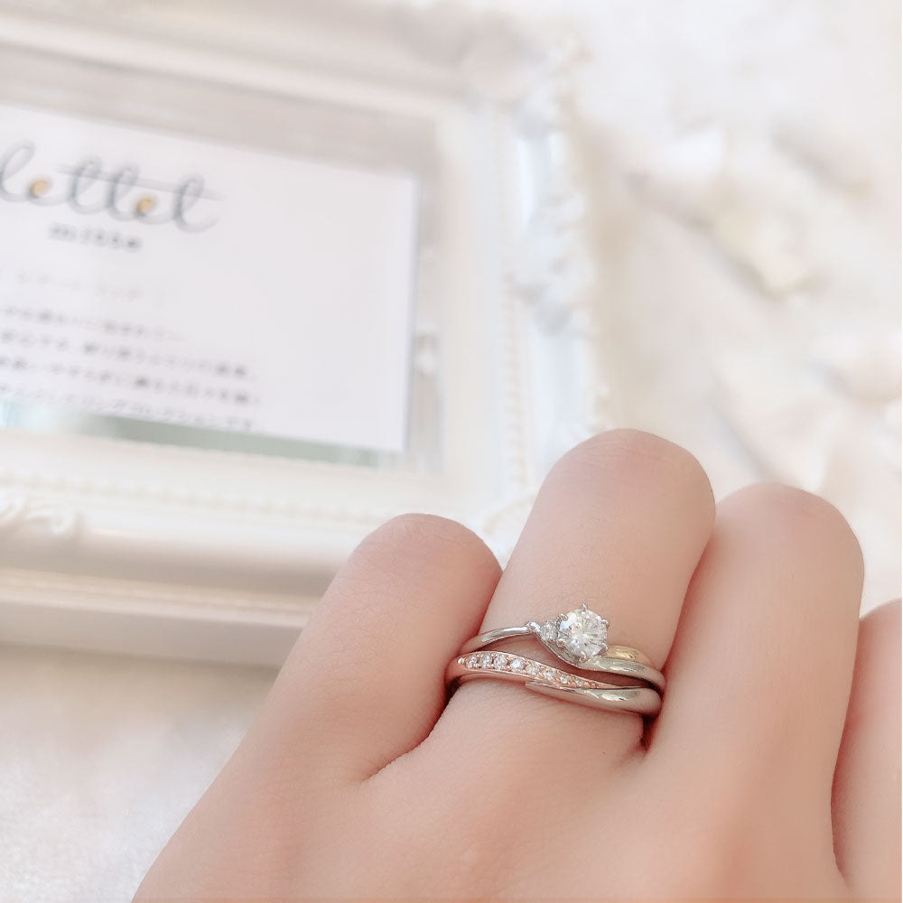 Lab-grown diamond engagement ring and wedding band （wedding ring）worn together