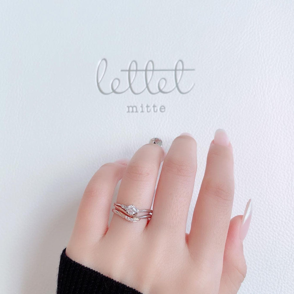 Lab-grown diamond engagement ring and wedding band （wedding ring）worn together