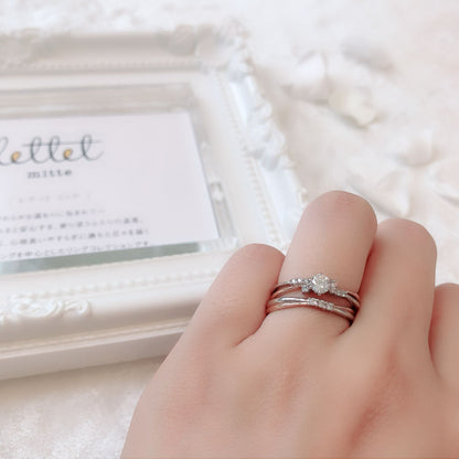 Lab-grown diamond engagement ring and wedding band （wedding ring）worn together