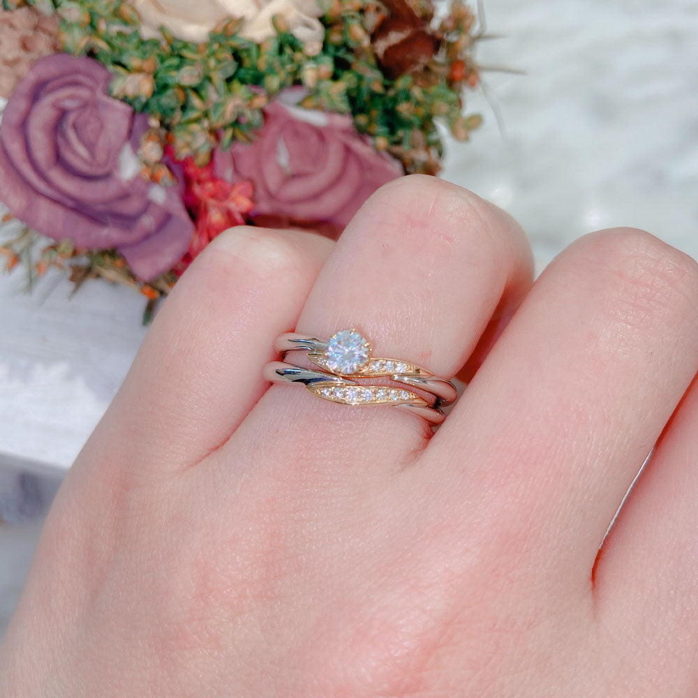 Lab-grown diamond engagement ring and wedding band （wedding ring）worn together