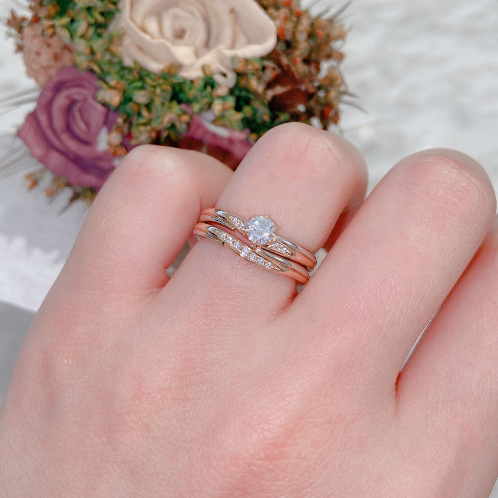Lab-grown diamond engagement ring and wedding band （wedding ring）worn together