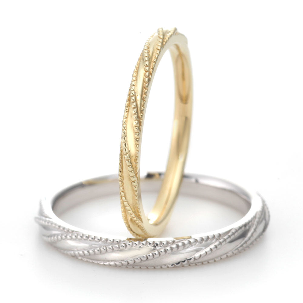 "antique and European wedding ring （wedding band,marriage ring）from the Aglobe japan's cherluv collection.
Platinum900 and K18 Yellow Gold wedding ring （wedding band,marriage ring） with luxury texture.
Straight type Milled rings."