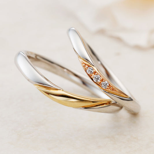 "antique wedding t ring from the Aglobe japan Amour Amulet collection.
Combination marriage ring（wedding ring,wedding band） in platinum and K18 pink gold（K18 Yellow Gold）."