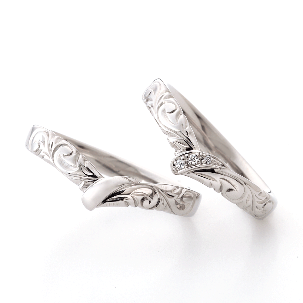 "casual and Hawaiian wedding ring （wedding band,marriage ring）from the Aglobe japan's mauoli collection.
K18 White Gold wedding ring （wedding band,marriage ring） with unique texture.
Hawaiian gold wedding band with KAILUA engraving and vintage finish."