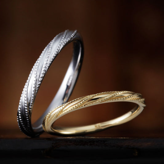 "antique and European wedding ring （wedding band,marriage ring）from the Aglobe japan's cherluv collection.
Platinum900 and K18 Yellow Gold wedding ring （wedding band,marriage ring） with luxury texture.
Straight type Milled rings."
