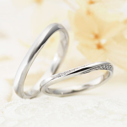 "Simple,standard and European wedding ring （wedding band,marriage ring）from the Aglobe japan's vivage collection.
Platinum900 wedding ring （wedding band,marriage ring） with Simple and European texture.
Rings with surface treatment.
"