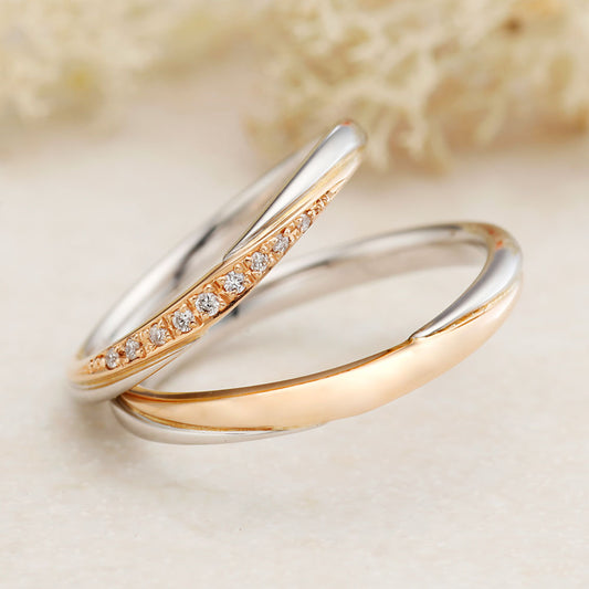"antique wedding t ring from the Aglobe japan Amour Amulet collection.
Combination marriage ring（wedding ring,wedding band） in platinum and K18 pink gold（K18 Yellow Gold）.
Rings with surface treatment."