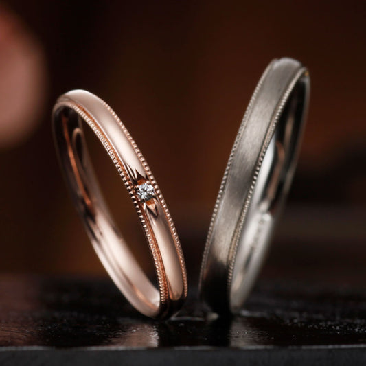 "antique and European wedding ring （wedding band,marriage ring）from the Aglobe japan's cherluv collection.
Platinum900 and K18 Pink Gold（rose gold） wedding ring （wedding band,marriage ring） with luxury texture.
Straight type Milled rings.
Rings with surface treatment."