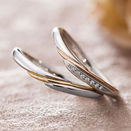 "standard wedding ring （wedding band,marriage ring）from the Aglobe japan's Stel Giurare collection.
Combination marriage ring（wedding ring,wedding band） in platinum and K18 pink gold （K18 Yellow Gold）.
Combination wedding ring （wedding band,marriage ring） with luxury and European texture."