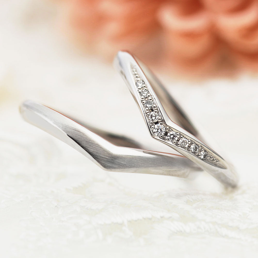 "Simple,standard and European wedding ring （wedding band,marriage ring）from the Aglobe japan's vivage collection.
Platinum900 wedding ring （wedding band,marriage ring） with Simple and European texture.
Rings with surface treatment.
"