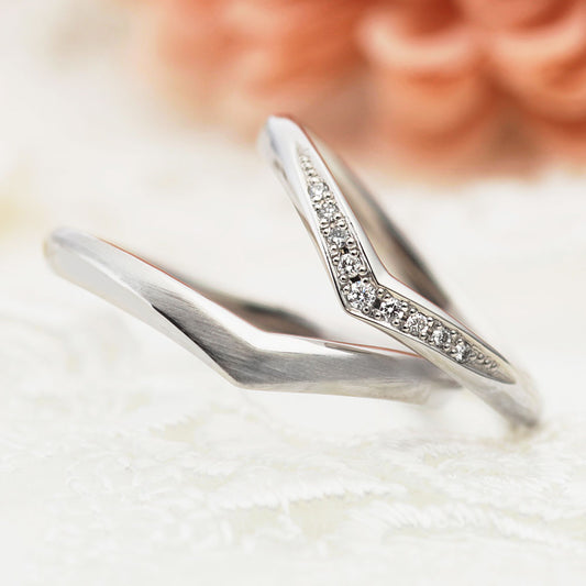 "Simple,standard and European wedding ring （wedding band,marriage ring）from the Aglobe japan's vivage collection.
Platinum900 wedding ring （wedding band,marriage ring） with Simple and European texture.
Rings with surface treatment.
"