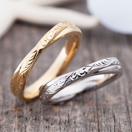"casual and Hawaiian wedding ring （wedding band,marriage ring）from the Aglobe japan's mauoli collection.
K18 Yellow Gold and K18 White Gold wedding ring （wedding band,marriage ring） with unique texture.
Hawaiian gold wedding band with ALAHAKA engraving and vintage finish.

"