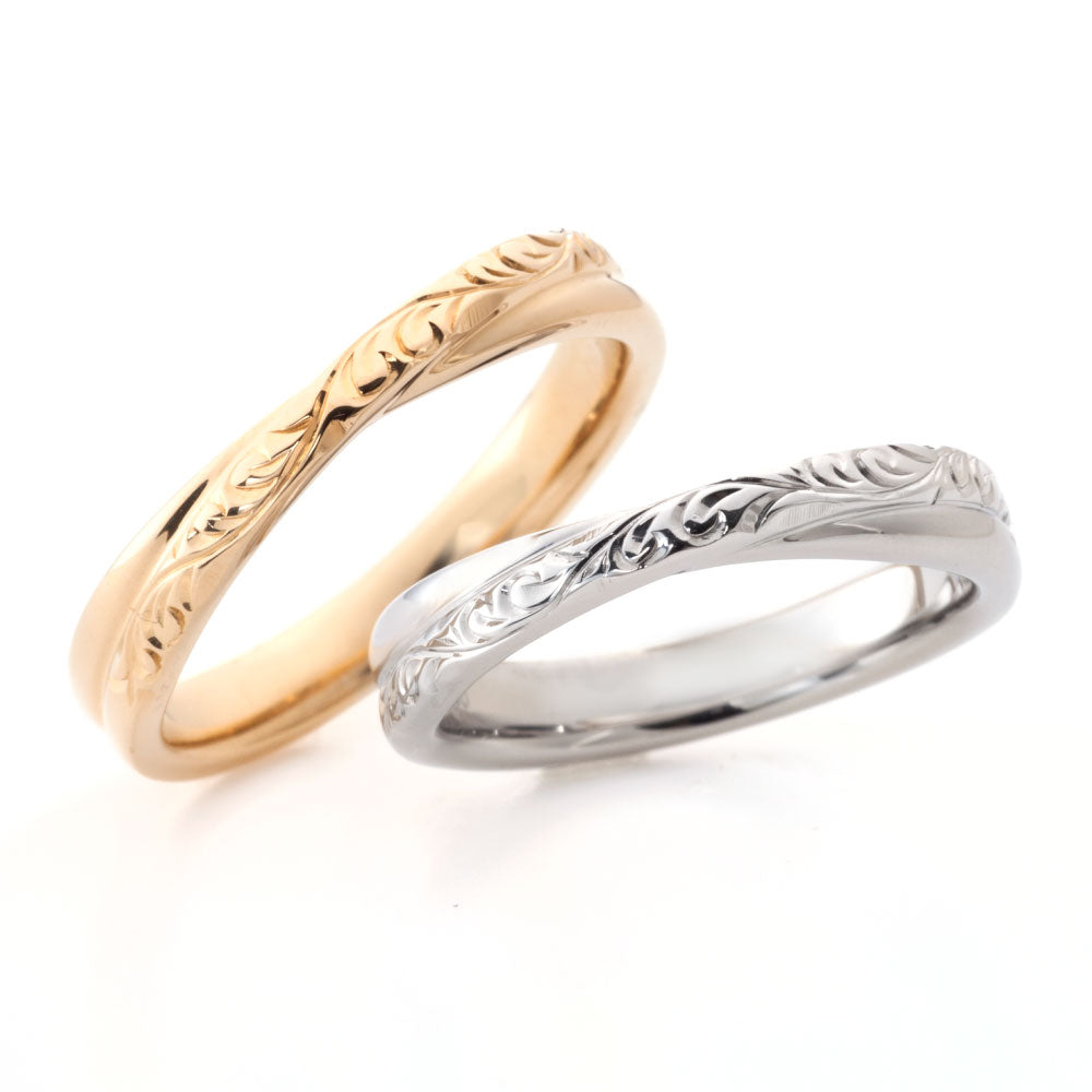 "casual and Hawaiian wedding ring （wedding band,marriage ring）from the Aglobe japan's mauoli collection.
K18 Yellow Gold and K18 White Gold wedding ring （wedding band,marriage ring） with unique texture.
Hawaiian gold wedding band with ALAHAKA engraving and vintage finish.

"