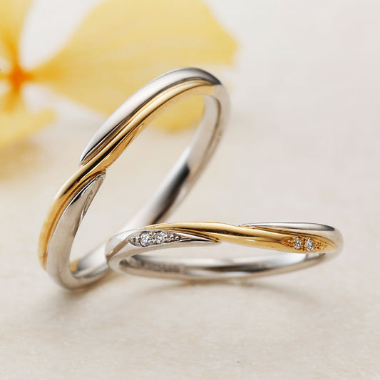 "antique wedding t ring from the Aglobe japan Amour Amulet collection.
Combination marriage ring（wedding ring,wedding band） in platinum and K18 Yellow Gold.
Rings with surface treatment."