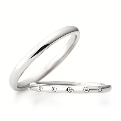 "cute wedding ring （wedding band,marriage ring）from the Aglobe japan's Aimeroir collection.
Platinum900 wedding ring （wedding band,marriage ring） with simple and standard texture."