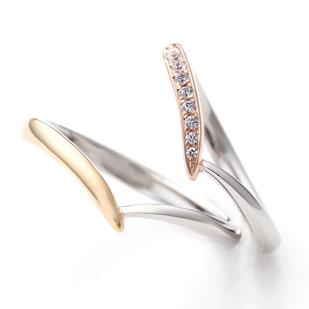 "cute,unique and European wedding ring （wedding band,marriage ring）from the Aglobe japan's lettet mitte collection.
Combination marriage ring（wedding ring,wedding band） in platinum and K18 pink gold.
Combination wedding ring （wedding band,marriage ring） with simple and standard texture.
"