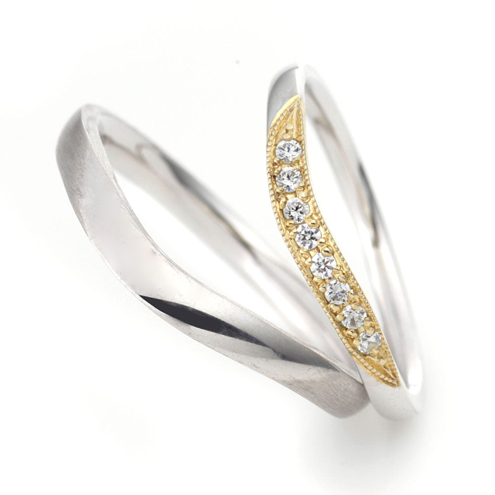 "antique and European wedding ring （wedding band,marriage ring）from the Aglobe japan's cherluv collection.
Combination marriage ring（wedding ring,wedding band） in platinum and K18 Yellow Gold.
Straight type Milled rings."