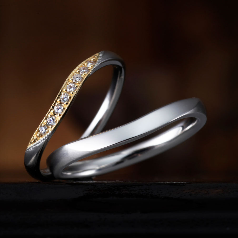 "antique and European wedding ring （wedding band,marriage ring）from the Aglobe japan's cherluv collection.
Combination marriage ring（wedding ring,wedding band） in platinum and K18 Yellow Gold.
Straight type Milled rings."