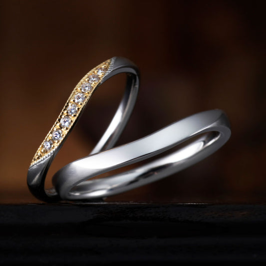 "antique and European wedding ring （wedding band,marriage ring）from the Aglobe japan's cherluv collection.
Combination marriage ring（wedding ring,wedding band） in platinum and K18 Yellow Gold.
Straight type Milled rings."