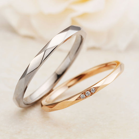"antique wedding t ring from the Aglobe japan Amour Amulet collection.
K18 pink gold（rose gold）and Platinum900 wedding ring （wedding band,marriage ring） with antique and European texture."