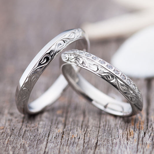 "casual and Hawaiian wedding ring （wedding band,marriage ring）from the Aglobe japan's mauoli collection.
K18 White Gold wedding ring （wedding band,marriage ring） with unique texture.
Hawaiian gold wedding band with PILILANI engraving and vintage finish."